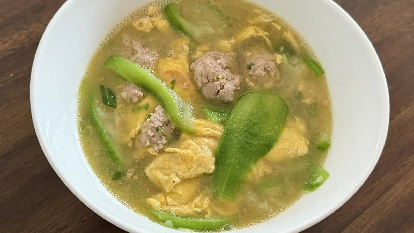 Chinese Luffa Meatball Soup - A 15-Minute Home Recipe