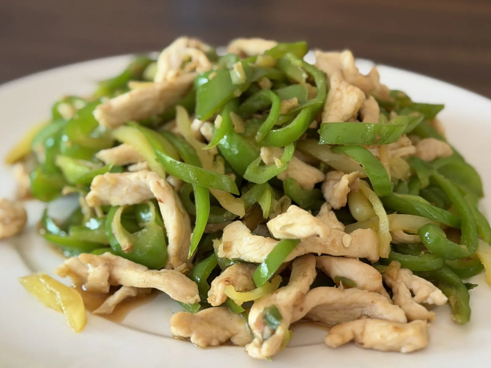 shredded-chicken-with-green-peppers-featured
